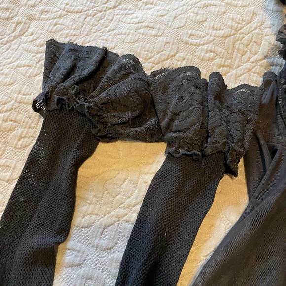 Elegant Black Lingerie Set - Picture 2 of 4